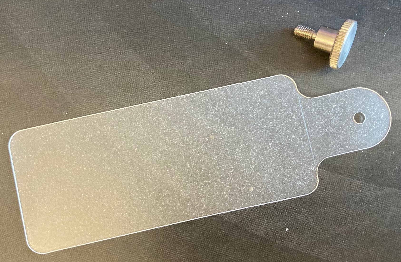 Abdeckscheibe mit Schraube
